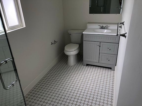 5th image of 3218 Channel Dr