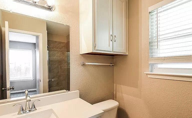 1st image of 406 Bart St