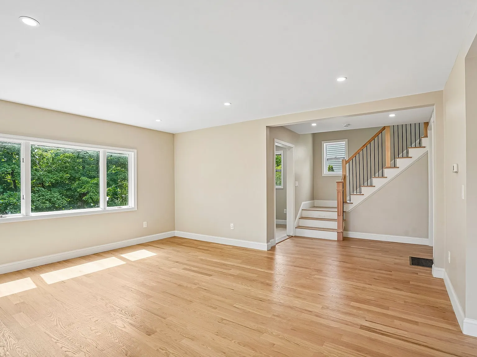 5 bed, 2230 sqft, $5,500 — Photo 4