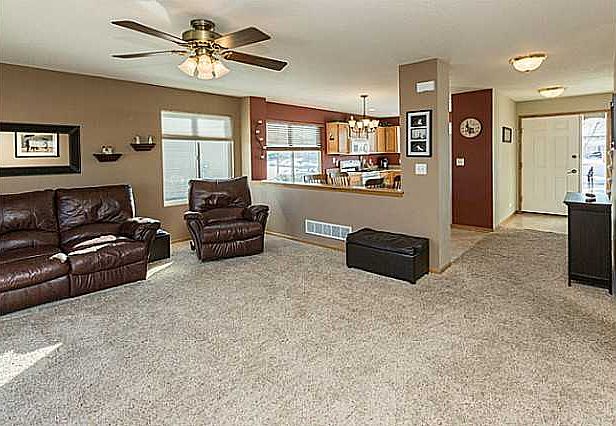 1st image of 745 SE Parker Dr