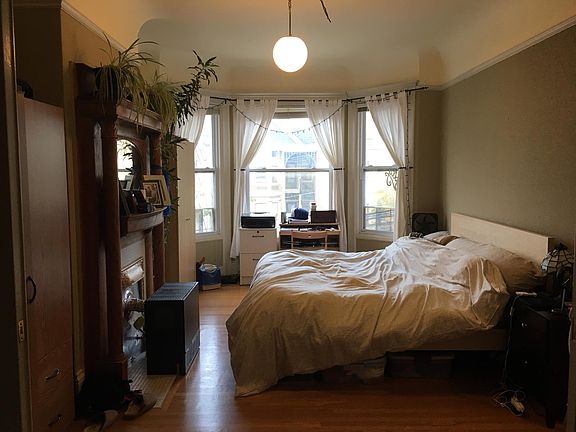 2nd image of 1019 Noe St