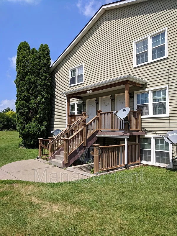 2 bed, 1.0 bath, $895 — Photo 2