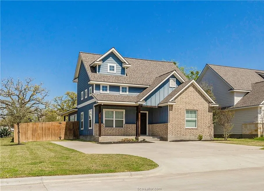 4 bed, 4.5 bath, 2300 sqft, $3,600 — Photo 2