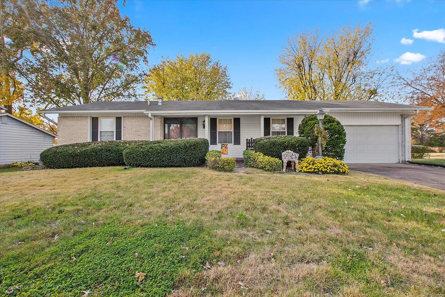 1691 Sherwood Forest Dr photo 1