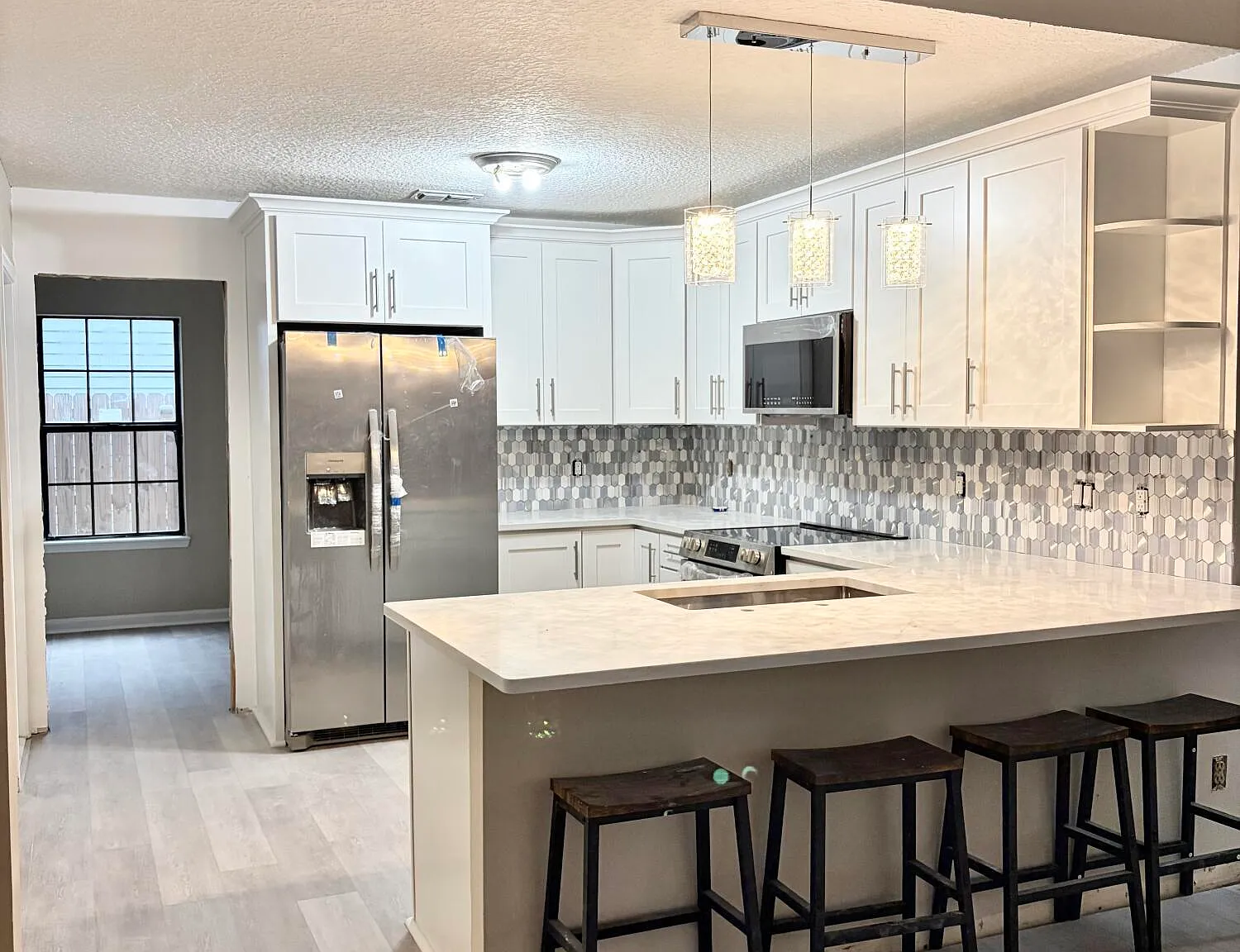 4 bed, 2.0 bath, 1713 sqft, $2,600 — Photo 3
