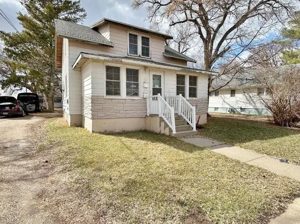 507 9th St NE, Minot, ND 58703