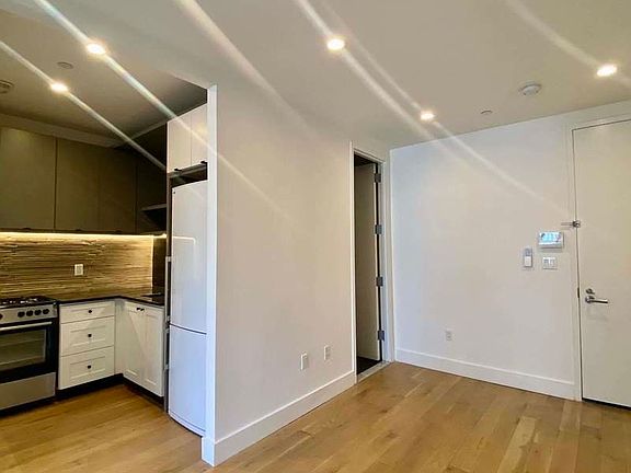 3rd image of 85 Montrose Ave #3AB