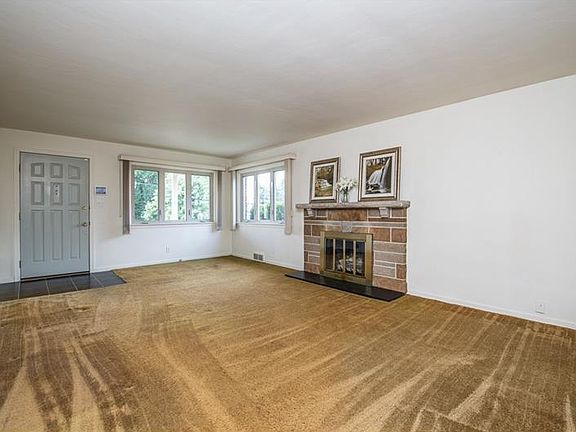 3rd image of 149 Warren Dr