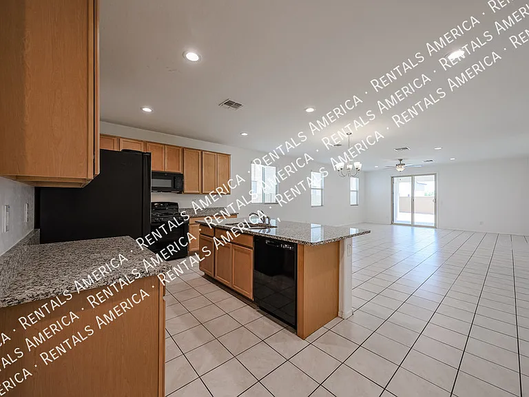 7513 W Illini St — Photo 5