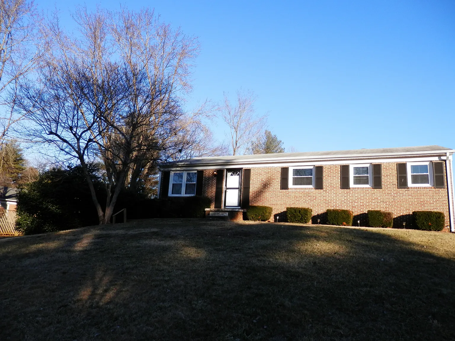 3 bed, 2230 sqft, $2,099 — Photo 1