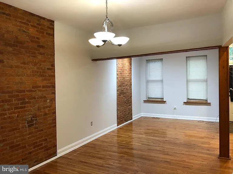327 Point St — Photo 3