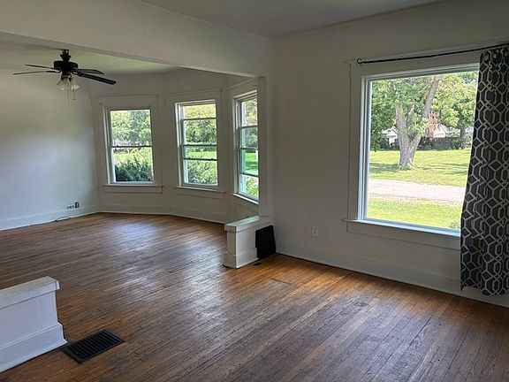 5th image of 2800 Pine Ave