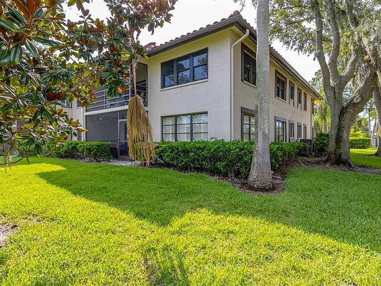 5640 Golf Pointe Dr #101 — Photo 38