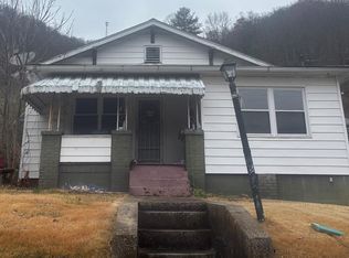 615 Frantz Ave, Mullens, WV 25882