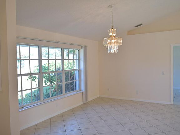 3rd image of 1641 SE Mistletoe St