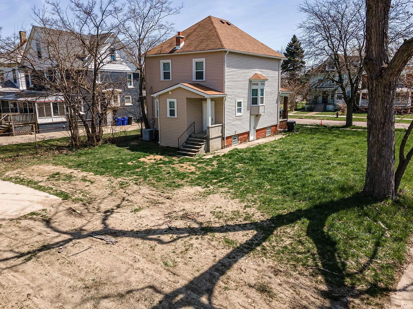 $1,700 - 4 Bed / 1.5 Bath Newly Renovated Home In North End — Photo 4