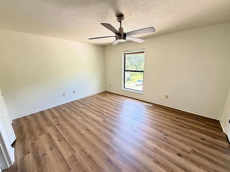 2 bed, 2.0 bath, 1268 sqft, $1,250 — Photo 2