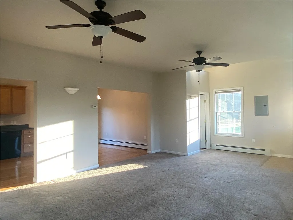 2 bed, 1.5 bath, 1200 sqft, $1,300 — Photo 4
