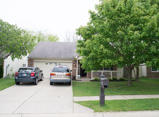 9223 Crossing Dr, Fishers, IN