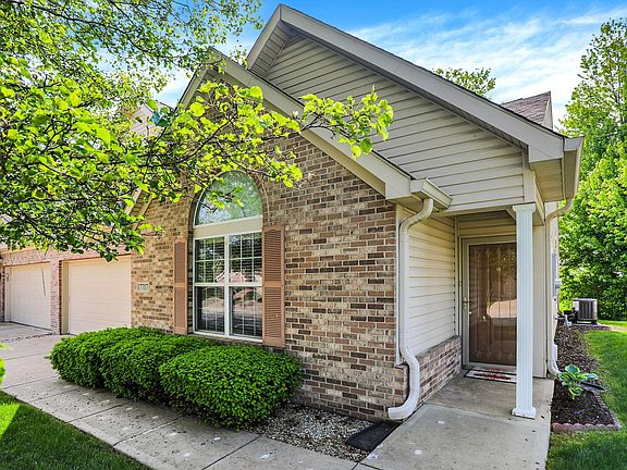 3rd image of 17717 Crown Pointe Ct