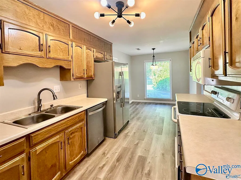 3 bed, 2.0 bath, 1695 sqft, $1,750 — Photo 4