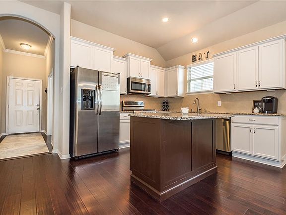 3rd image of 18507 Magnolia Dell Dr