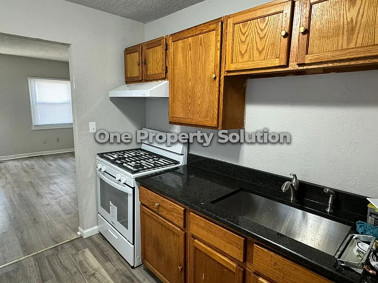 3942 Lincoln St — Photo 6