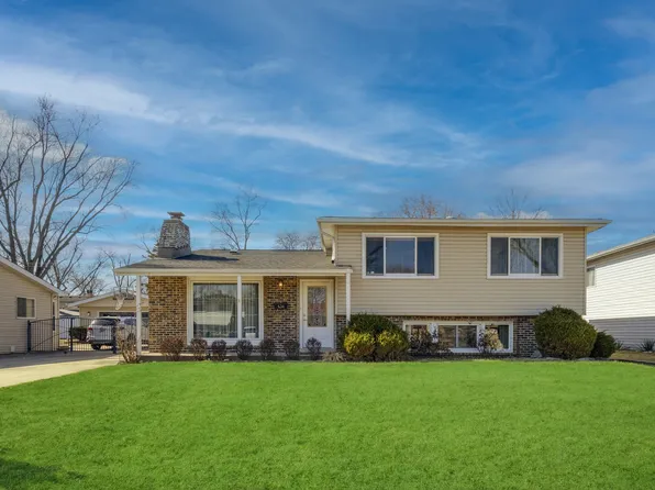 434 S Yale Ave, Addison, IL 60101