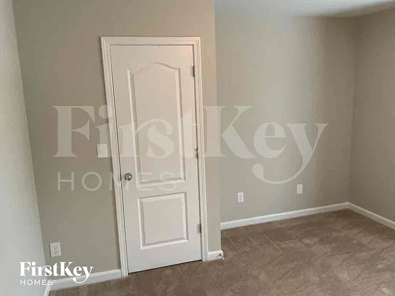 5952 Park Bend Ave — Photo 9