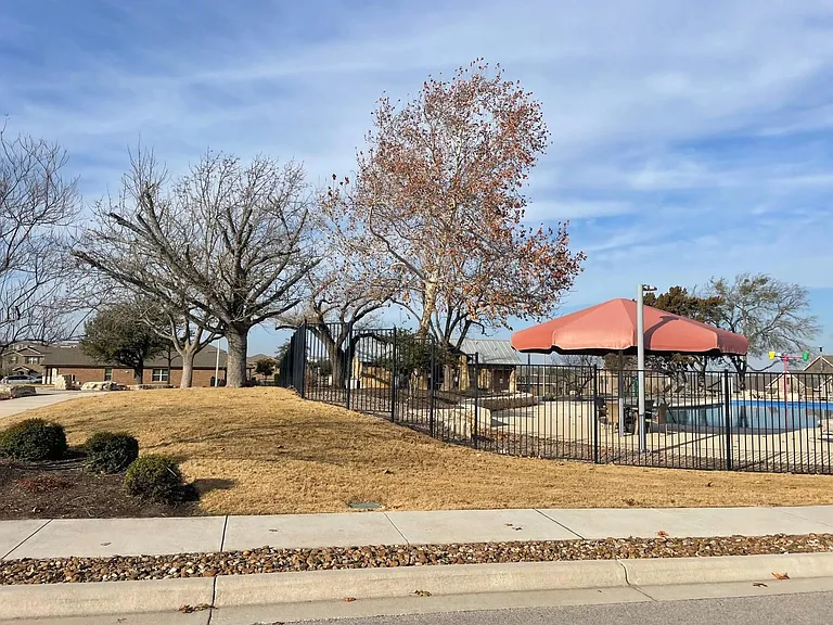 1605 Gerald Ln — Photo 20