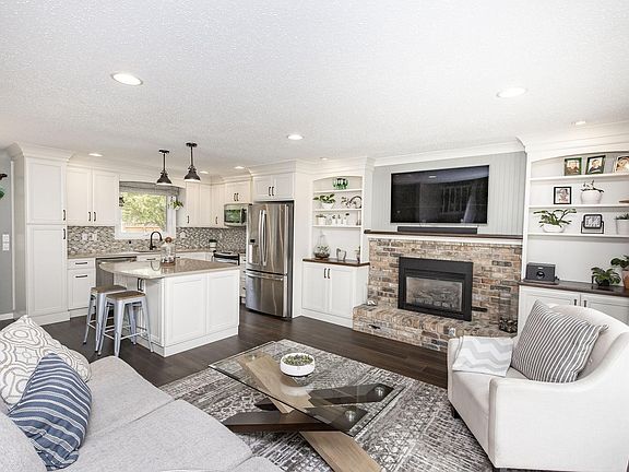 3rd image of 1632 Flickertail Cir S