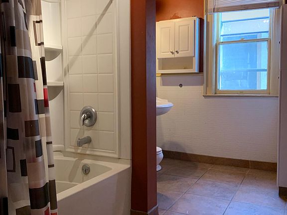 5th image of 567 Elmwood Ave APT 3