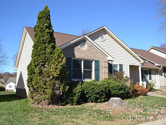 4th image of 413 Hidden Creek Cir