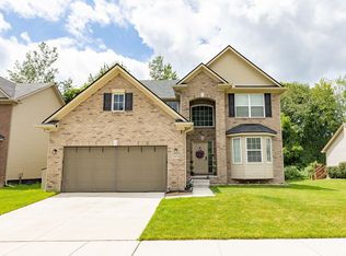 37634 Dianne Ln, New Boston, MI 48164