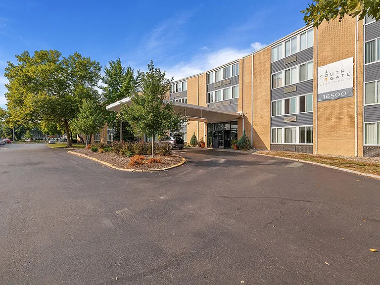 Southgate Apartments & Townhomes — Photo 25