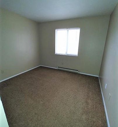 4th image of 698 Posey Hill St #17