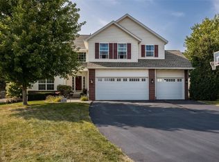 7701 Hampshire Ct NE, Cedar Rapids, IA 52402
