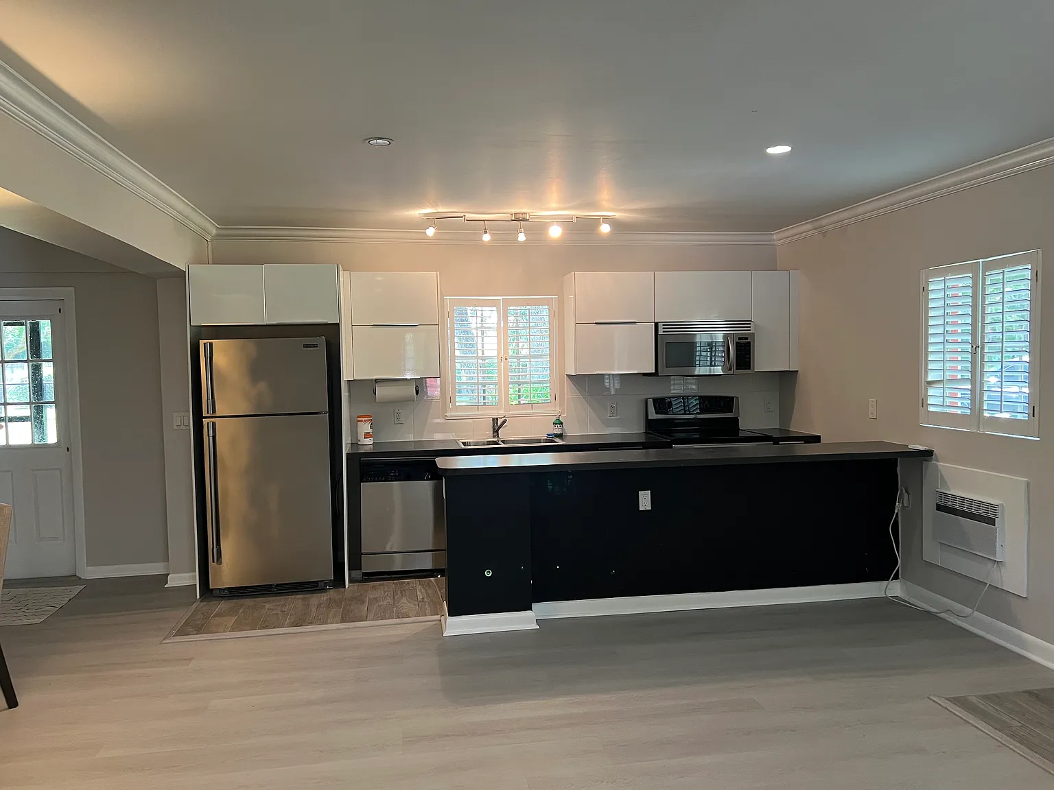 8400 Trotters Ln — Photo 3