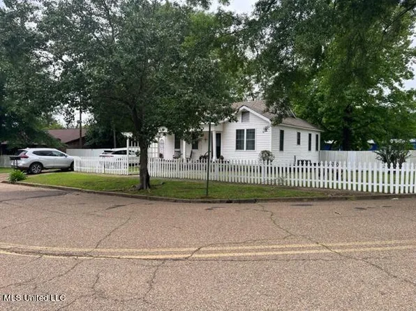 324 3rd Ave NW, Magee, MS 39111
