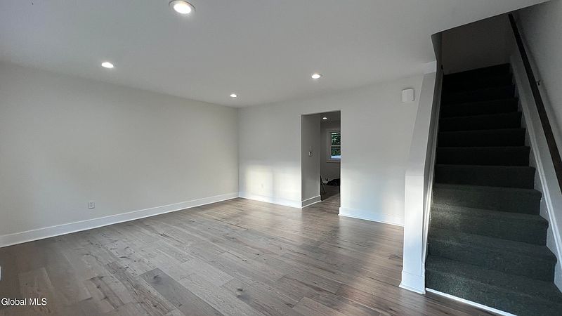 4th image of 140 Mount Hope Drive
