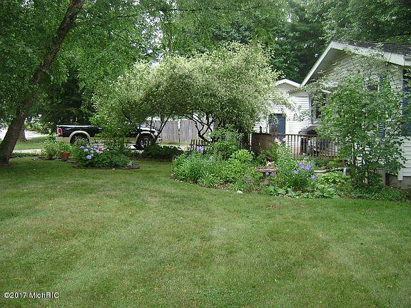 3rd image of 444 East Dr