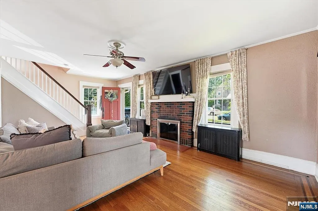 3 bed, 1.5 bath, $4,500 — Photo 4