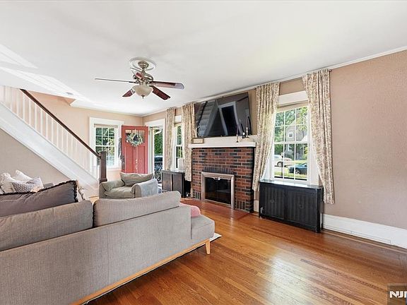 4th image of 187 Kings Ct