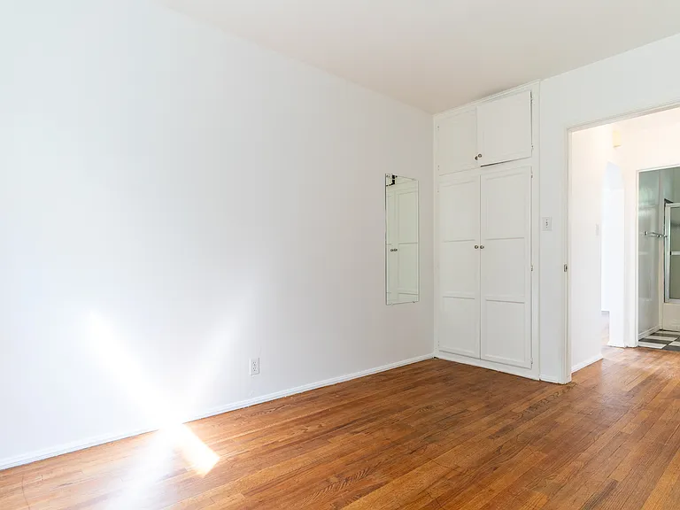 363 S Hoover St — Photo 6