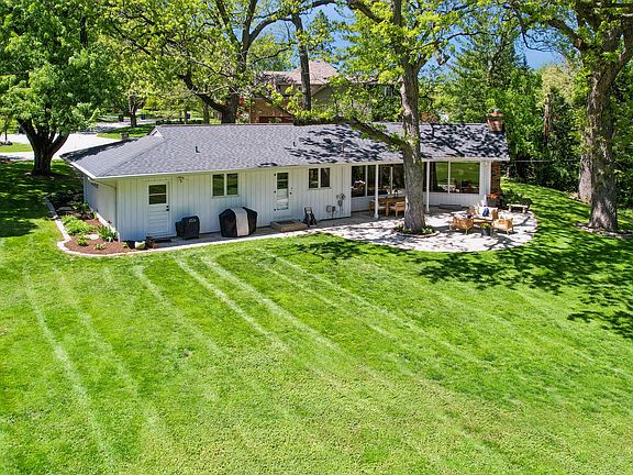 4th image of 840 Hawthorne Dr