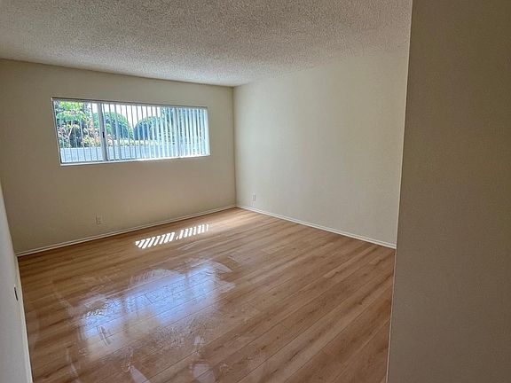 4th image of 1728 Montana Ave #5-A