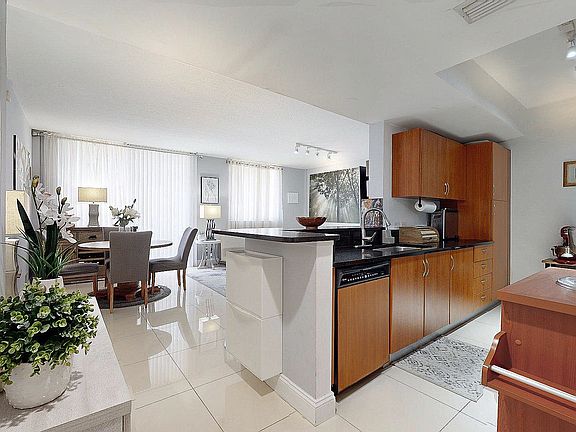 3rd image of 2775 NE 187th St #6XX