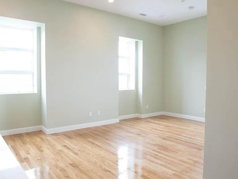 409 Dudley St #5L — Photo 8