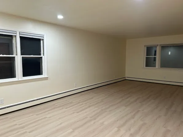 576 Avenue East image 6 of 14