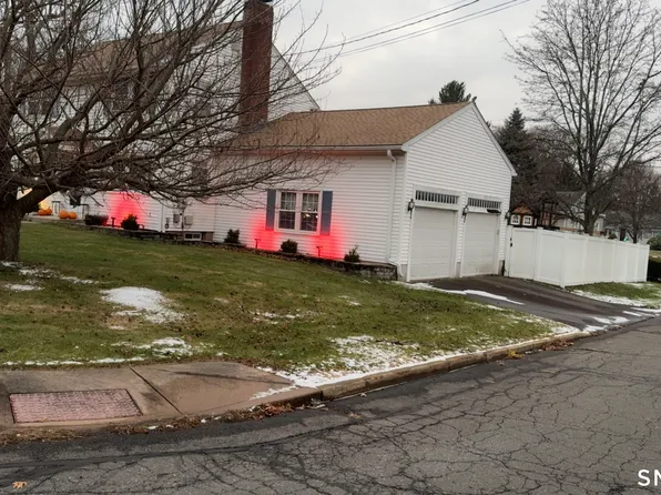 34 Evergreen Road, Manchester, CT 06042